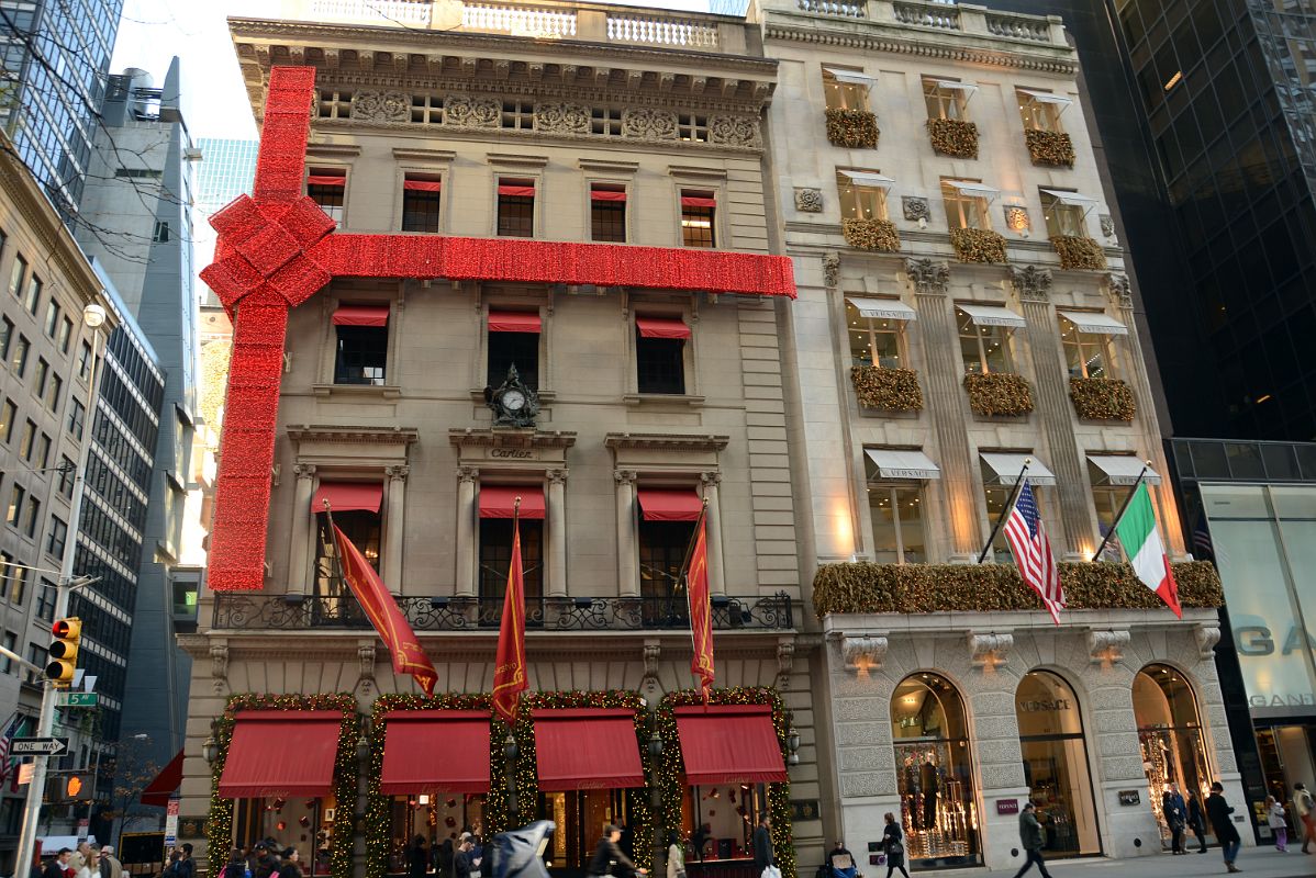 New York City Fifth Avenue 611 01-2 Cartier And Versace Buildings Decorate For Christmas